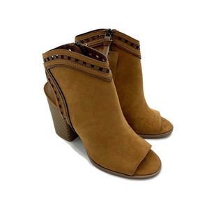 Dolcetta Women's Beige Booties Size 8 Chucky Heels